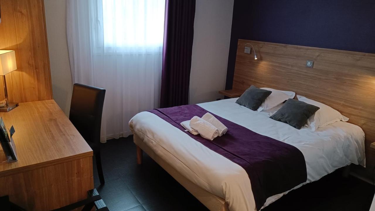 Logis Hotel Restaurant De La Madeleine Commercy Bagian luar foto