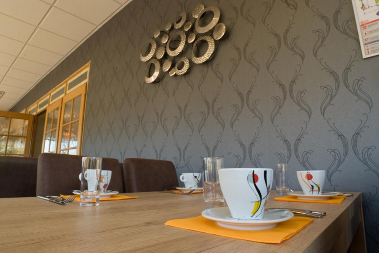 Logis Hotel Restaurant De La Madeleine Commercy Bagian luar foto