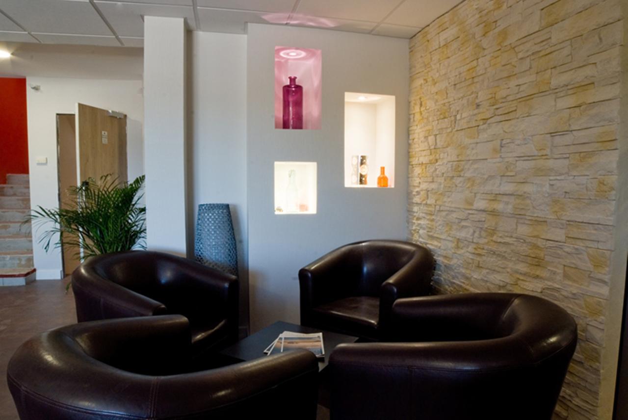 Logis Hotel Restaurant De La Madeleine Commercy Bagian luar foto