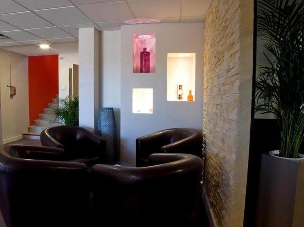 Logis Hotel Restaurant De La Madeleine Commercy Bagian luar foto